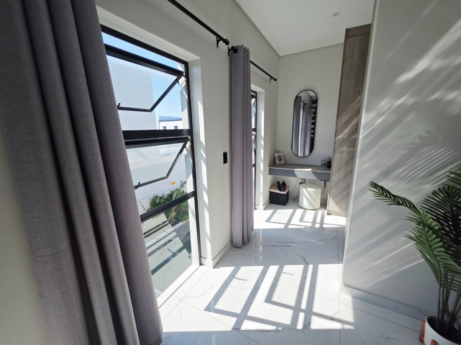 5 Bedroom Property for Sale in Sandown Western Cape